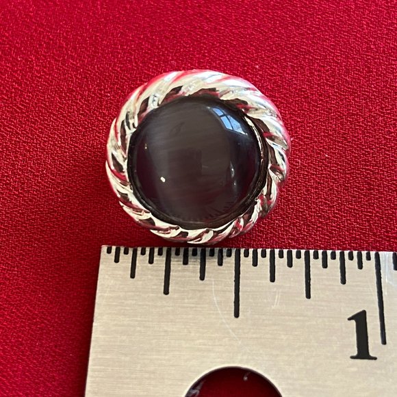 Vintage Clip-On Earrings - Picture 5 of 5